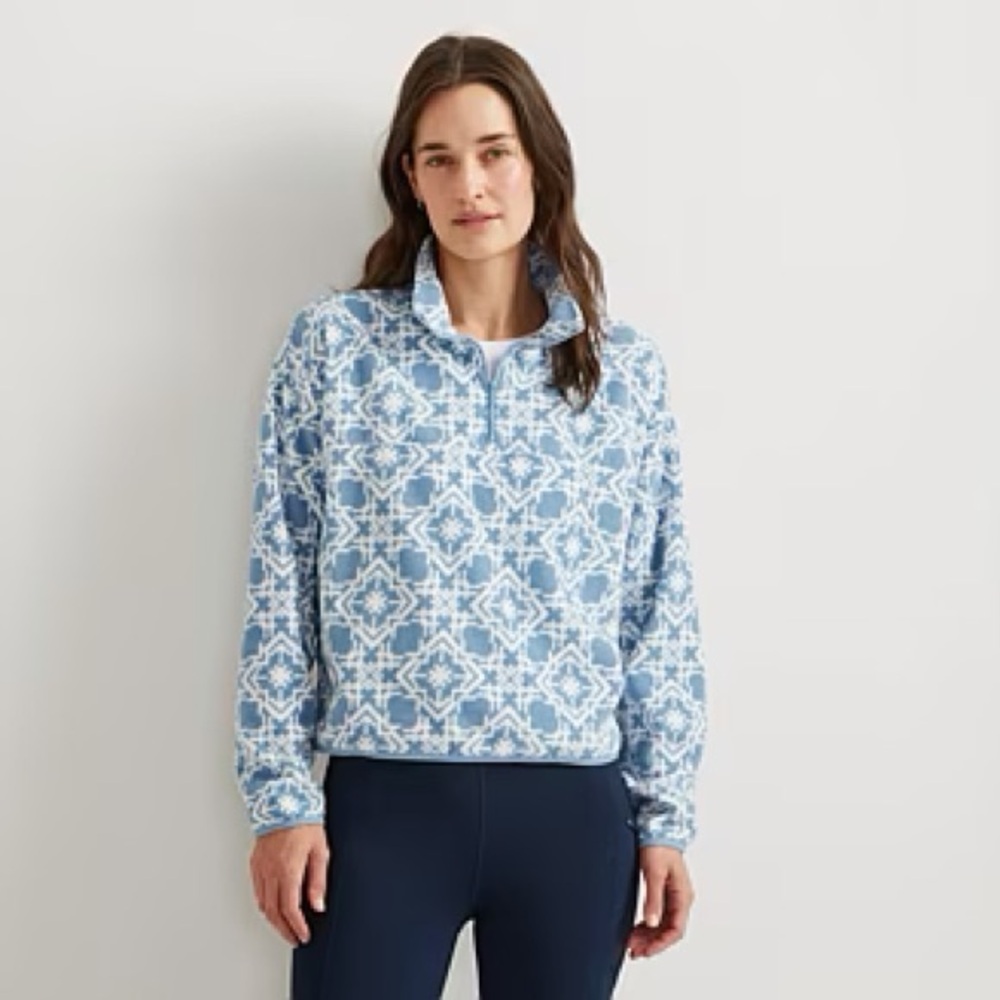 NWT Eddie Bauer Women's Blue and White Geometric Sweatshirt. XXL